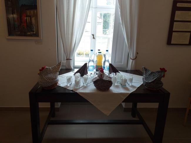 Kis Kováts Viktória VÁROSUNKNAK ADOMÁNYOZOTT festményhagyatékából rendezett kiállítása